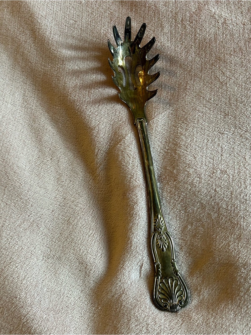 The Sheffield Silver Co. vintage silver plated pasta serving spoon kings/shell